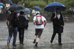 Burze z deszczem. Alerty IMGW dla 10 województw