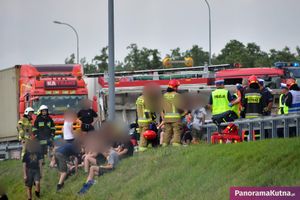 wypadek autokaru z dziećmi koło Kutna