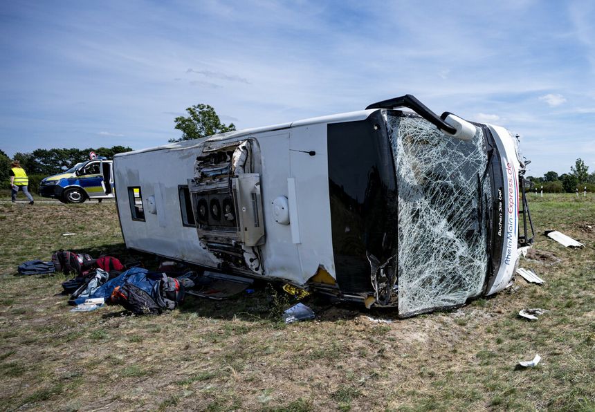 Wypadku autobusu niedaleko Berlina. 9 osób walczy o życie