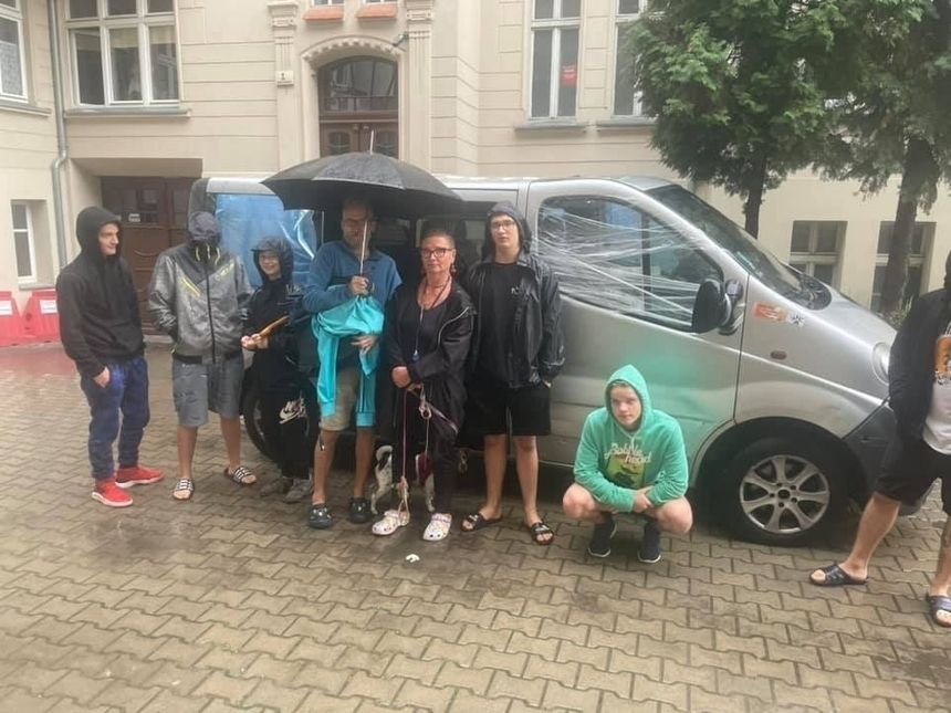 Właścicielka samochodu z rodziną