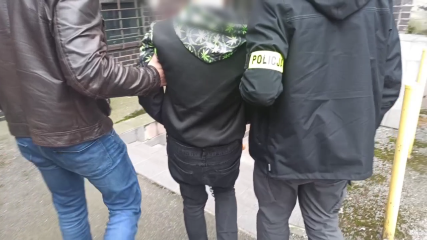 18-latek ugodził nożem przechodnia