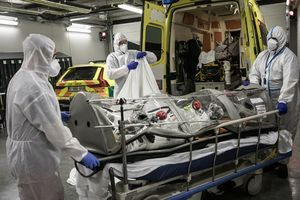 Covid-19. Pierwszy przypadek zarażenia jednocześnie dwoma wariantami