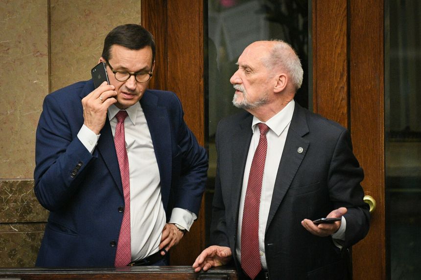 Mateusz Morawiecki, Antoni Macierewicz