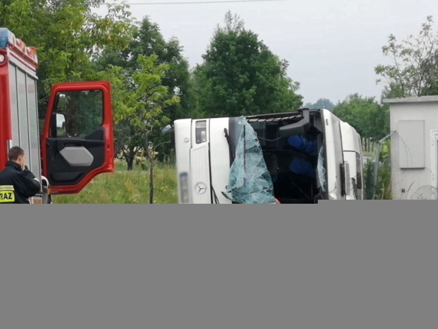 wypadek autobusu z dziećmi pod Opolem