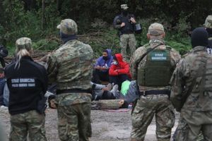 Uchodźcy koczujący na granicy polsko-białoruskiej