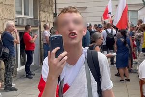 dziennikarz zaatakowany przez antyszczepionkowca