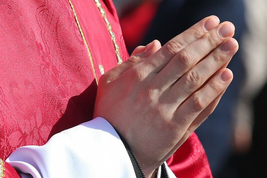 Ksiądz molestował niepełnosprawną. Kuria tuszowała