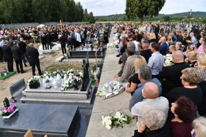 Uroczystości pogrzebowe 38-latki i jej 4-letniej córki na Cmentarzu Parafialnym w Daleszycach