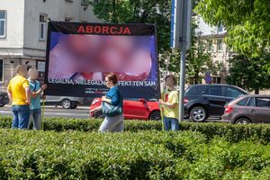 Antyaborcyjny transparent - zdjęcie ilustracyjne