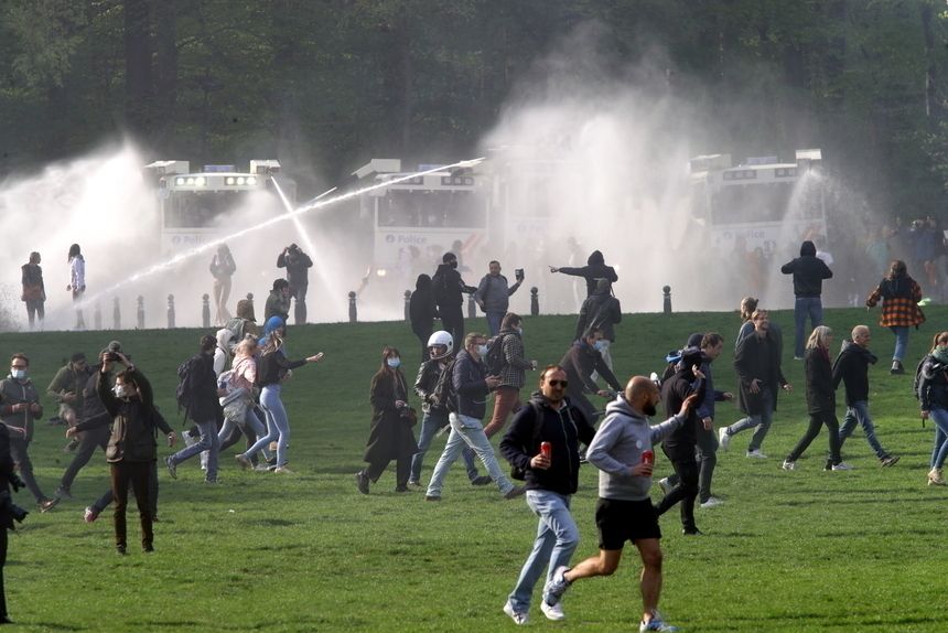 Belgia, policja pacyfikuje zgromadzenie w parku