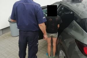 Łęczyca. Roczne dziecko zostawione w nagrzewającym się samochodzie