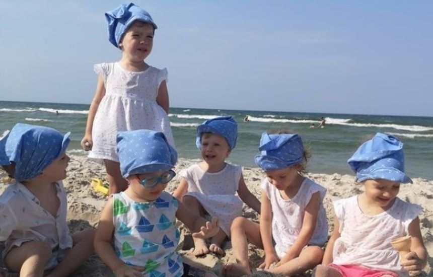 Sześcioraczki odpoczywają na wakacjach