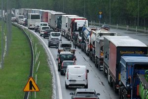 Wypadek na S8 w Warszawie