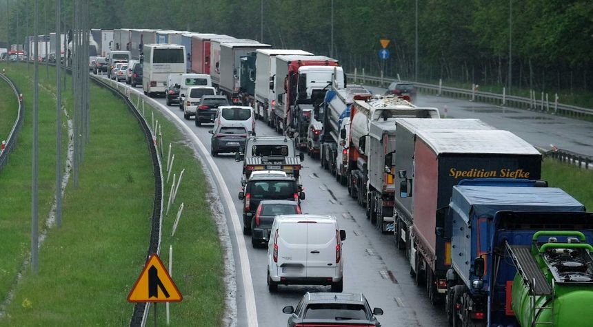 Wypadek na S8 w Warszawie