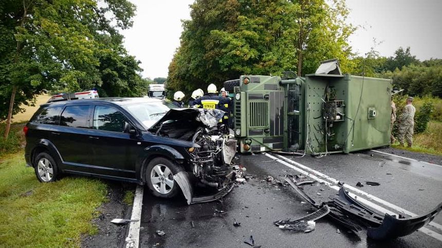 wypadek na DK10 z udziałem wojskowego pojazdu USA