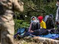 Usnarz Górny. Uchodźcy koczują na granicy z Białorusią