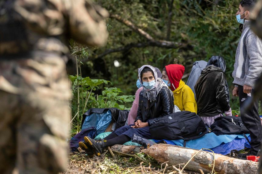 Usnarz Górny. Uchodźcy koczują na granicy z Białorusią