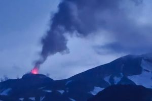 Erupcja wulkanu Wielki Sitkin