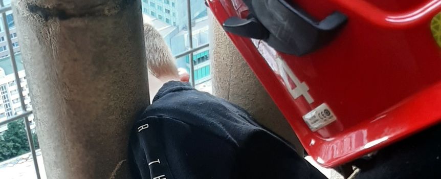 dziecko zaklinowane w Pałacu Kultury