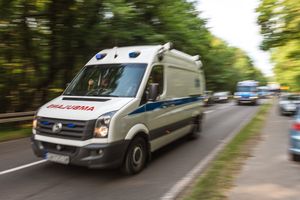 Karetka nie dojechała do rowerzysty, który zasłabł w lesie.