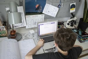 Uczeń w czasie nauki zdalnej