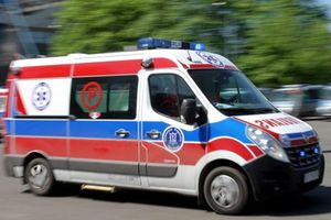 Potrącił 9-latkę w karetce na przejściu dla pieszych