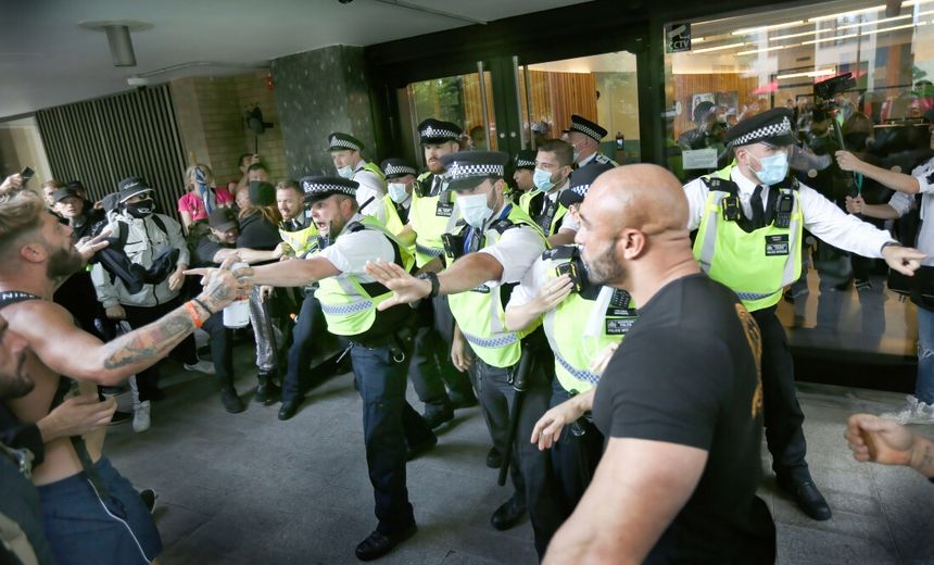 Protest przed siedzibą BBC w Londynie