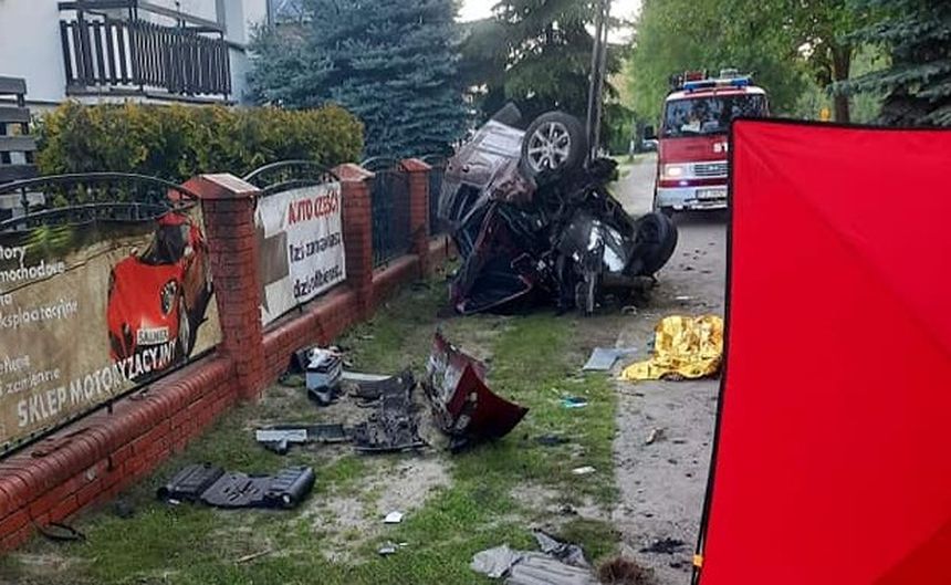 Pecna. W wypadku zginęła pasażerka, kierowca ciężko ranny