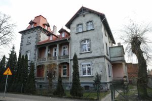 dom, w którym mieszkały rodziny
