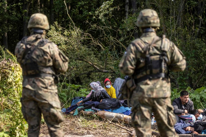 migranci koczujący na granicy z Białorusią w miejscowości Usnarz Górny