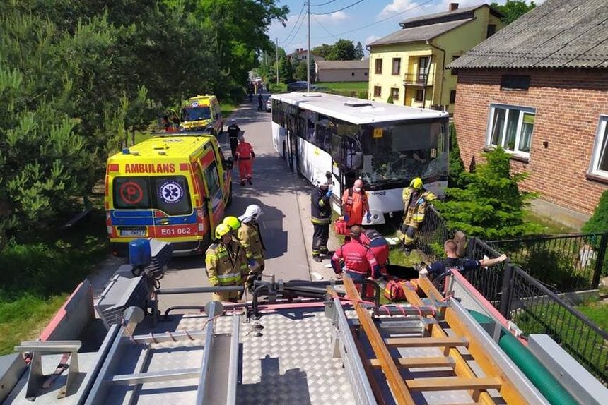 Wypadek autobusu szkolnego w Mąkolicach