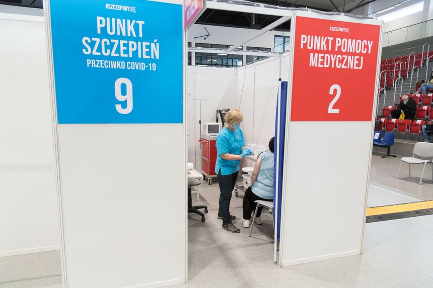 szczepienie przeciw COVID-19