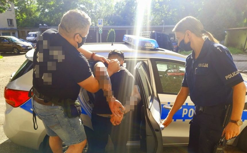 Rozbój z użyciem maczety. Sprawcom grozi 12 lat więzienia