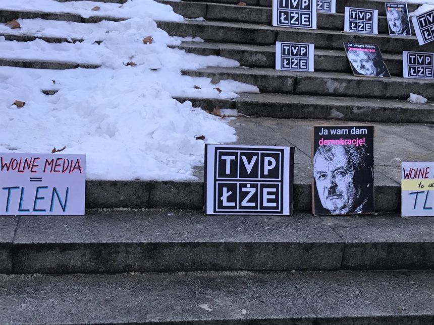 Media bez wyboru