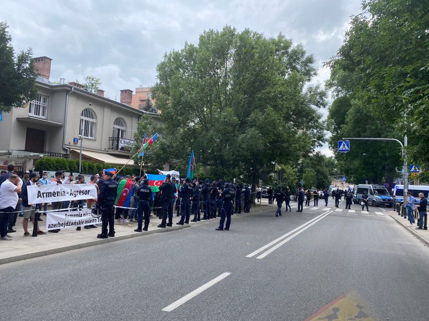 Protest pod ambasadą Azerbejdżanu