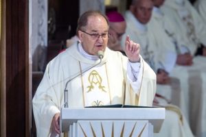 o. Tadeusz Rydzyk podczas mszy świętej z okazji obchodów 29. rocznicy powstania Radia Maryja