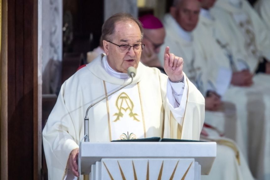 o. Tadeusz Rydzyk podczas mszy świętej z okazji obchodów 29. rocznicy powstania Radia Maryja