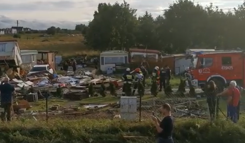 Trąba powietrzna w Ustroniu Morskim