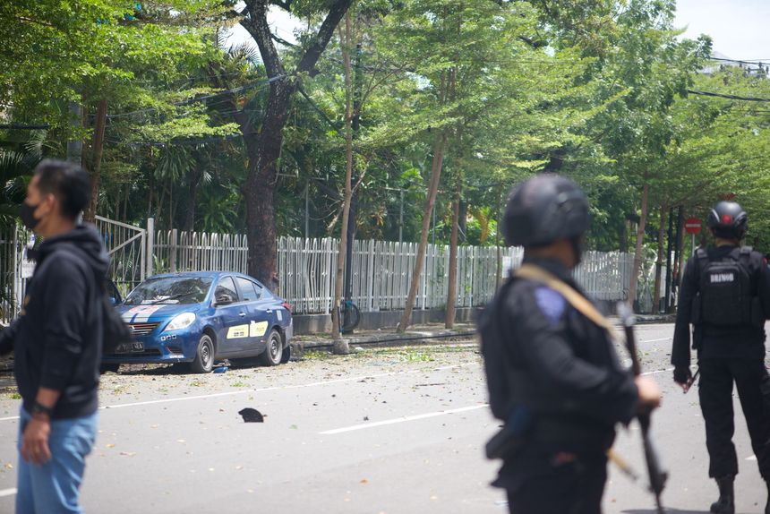 Indonezja eksplozja przed kościołem