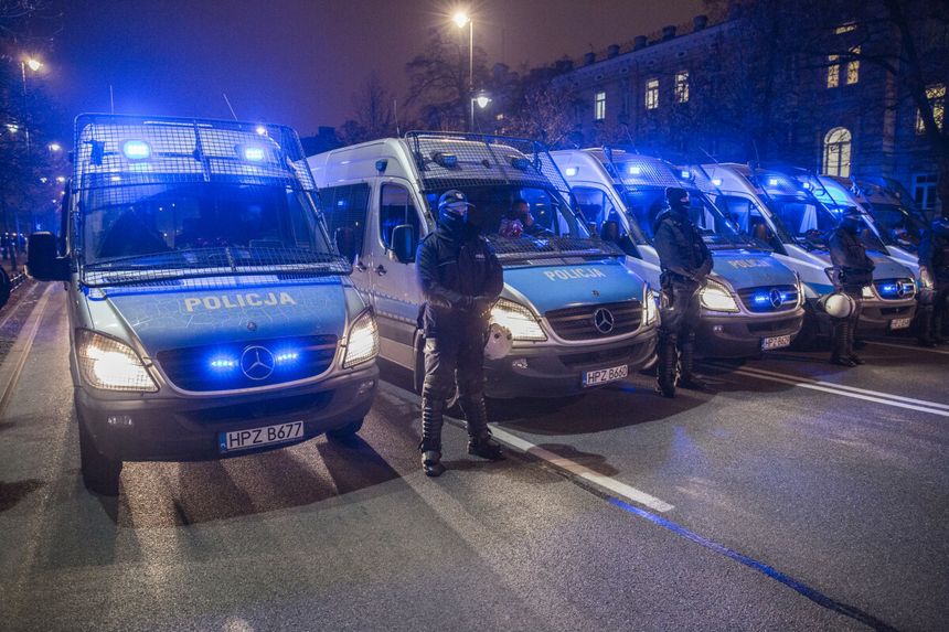 próba zamachu na policjantów