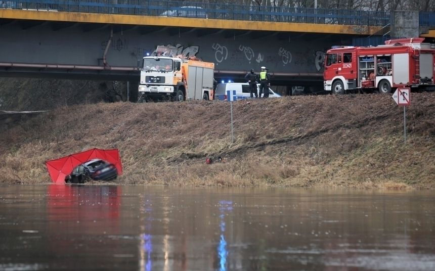 Gorzów Wlkp., samochód wpadł do rzeki