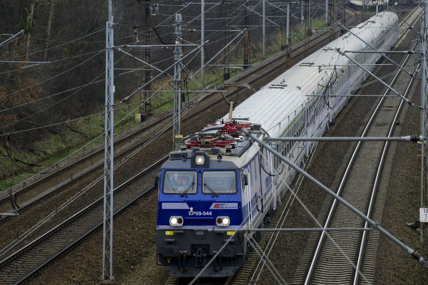 14-latka śmiertelnie potrącona przez pociąfg