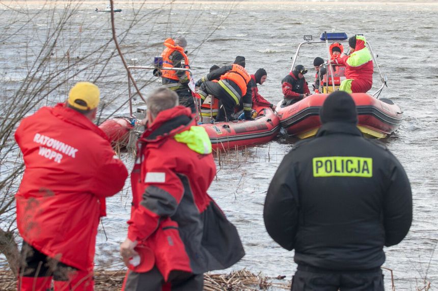 Poszukiwania na jeziorze 