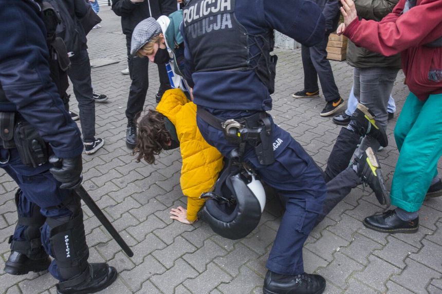 Demonstracja pod Sądem Okręfowym w