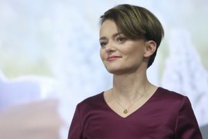 Emilewicz na nartach, politycy komentują. "Pycha kroczy przed upadkiem"
