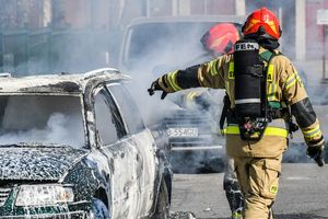 Kłodawa. Spalony samochód, zwłoki, zarzuty dla 35-latka