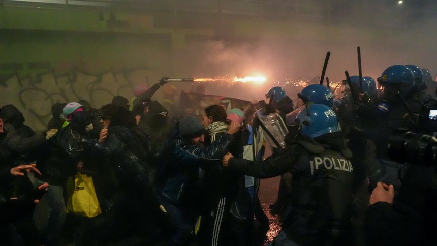 Starcia z policją w Mediolanie