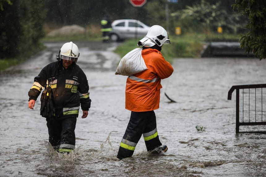 Straż pożarna, interwencje po deszczach i wichurach