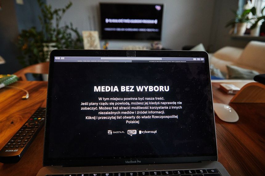Internauci komentują akcję Media bez wyboru. "Ten podatek jest absurdalny"