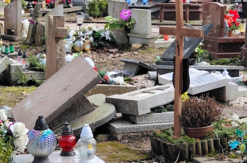 zdewastowali cmentarz w olsztynie